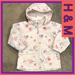 H & M - Floral Kids Jacket w/Tiny Flowers
Removable Hood - Zipper Front - Size 2